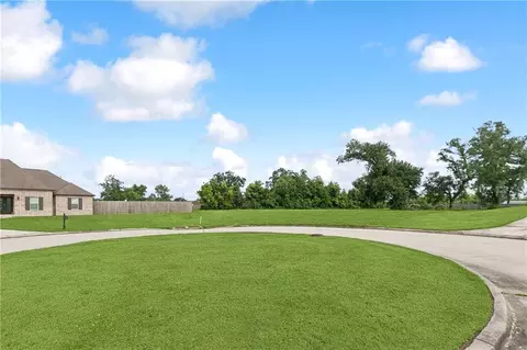 19 E Kori Ln, Westwego, LA 70094
