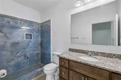 Bath - 918 Paul Fredrick St, Luling, LA 70070 photo 1 of 2