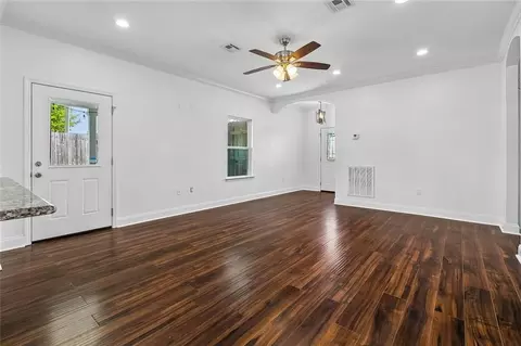 Living - 918 Paul Fredrick St, Luling, LA 70070 photo 1 of 2