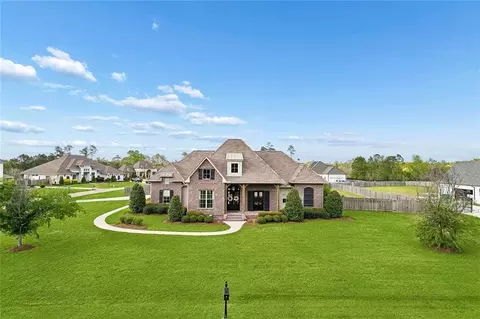 420 S Fairway Dr, Madisonville, LA 70447