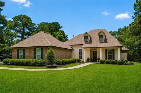 426 Long Lake Dr, Covington, LA 70435