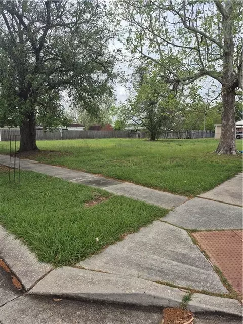 2 Jo Ann Ct, Violet, LA 70092