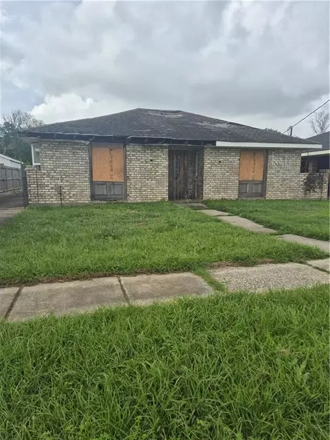 3408 Shannon Dr, Violet, LA 70092