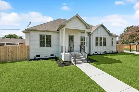 2204 Congressman Hebert Dr, Chalmette, LA 70043
