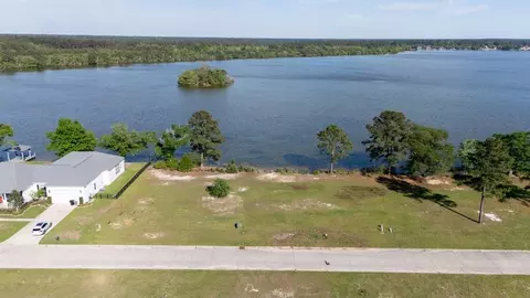 740 Northlake Dr, Covington, LA 70435