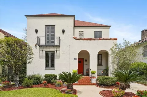 5833 Fontainebleau Dr, New Orleans, LA 70125