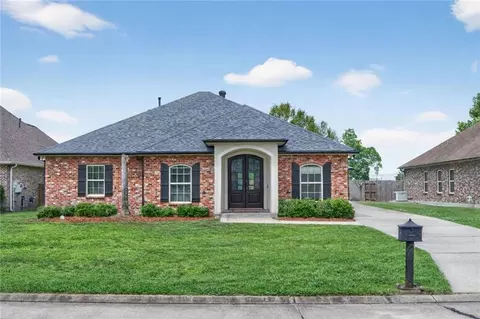 252 Dolivier St, Belle Chasse, LA 70037
