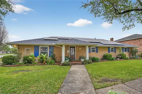45 E Carmack Dr, Chalmette, LA 70043