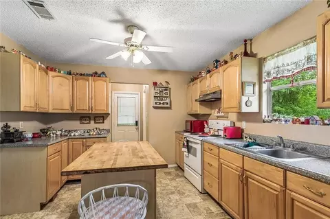 Kitchen - 19085 Township Rd, Covington, LA 70435 photo 1 of 2