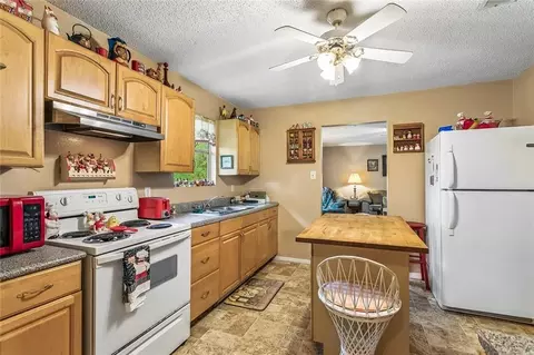 Kitchen - 19085 Township Rd, Covington, LA 70435 photo 2 of 2