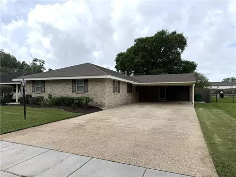 42 Marie Dr, Gretna, LA 70053