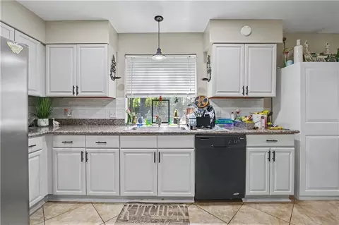 Kitchen - 109 St Thomas Way, Covington, LA 70433 photo 2 of 2
