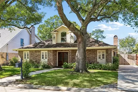 8804 Rosecrest Ln, River Ridge, LA 70123