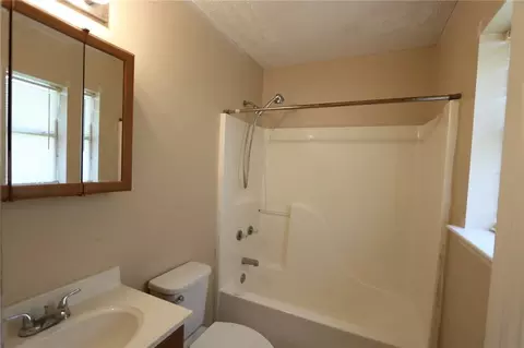 Bath - 5932 Becker St, Marrero, LA 70072 photo 2 of 2