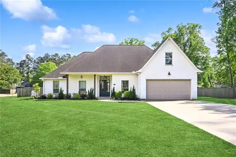49 Hester St, Madisonville, LA 70447