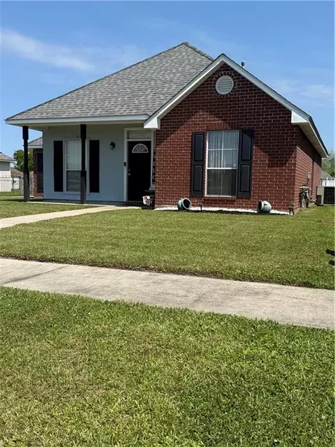 312 S Oleana Dr, Gonzales, LA 70707