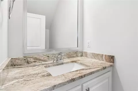 Bath - 584 Bocage Ct, Covington, LA 70433 photo 6 of 6