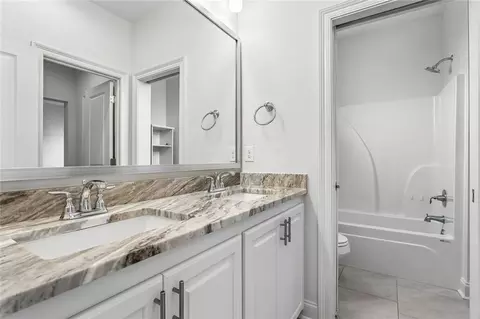 Bath - 584 Bocage Ct, Covington, LA 70433 photo 4 of 6