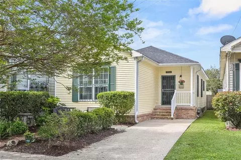 7452 Hurst St, New Orleans, LA 70118