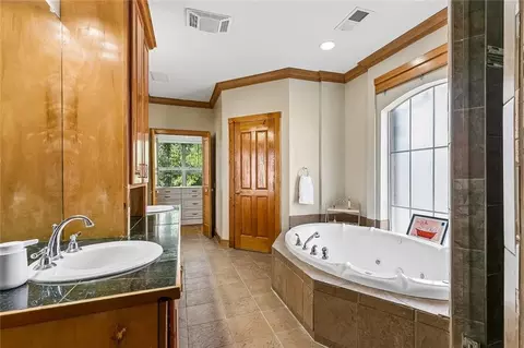 Bath - 480 E Chase Ct, Mandeville, LA 70448 photo 1 of 6