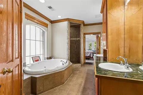 Bath - 480 E Chase Ct, Mandeville, LA 70448 photo 2 of 6