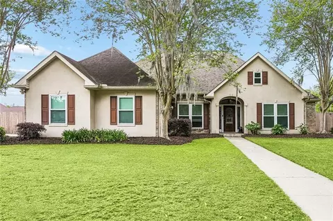 150 Riverbend Dr, Belle Chasse, LA 70037