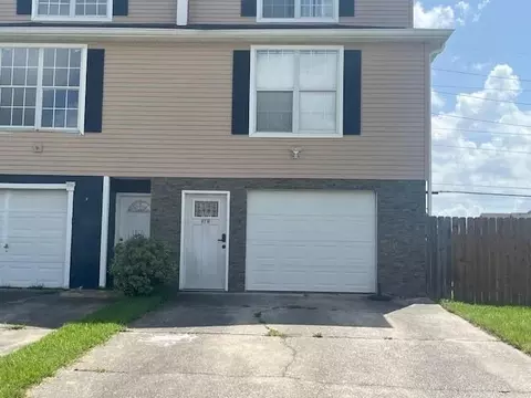 67 Carriage Ln #B, Destrehan, LA 70047