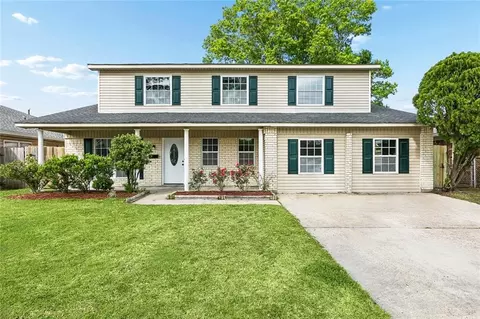 2125 Glencove Ln, Gretna, LA 70056