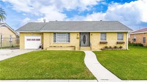 47 Willow Dr, Gretna, LA 70053