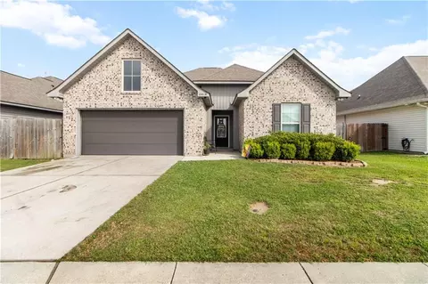 2616 Bayou Duet Dr, Marrero, LA 70072