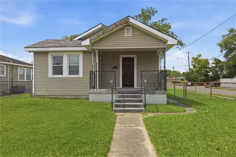 800 West Dr, Westwego, LA 70094