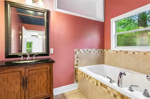 Bath - 20372 Doris Rd, Covington, LA 70433 photo 1 of 3