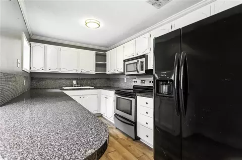 Kitchen - 20372 Doris Rd, Covington, LA 70433 photo 1 of 2