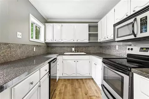 Kitchen - 20372 Doris Rd, Covington, LA 70433 photo 2 of 2