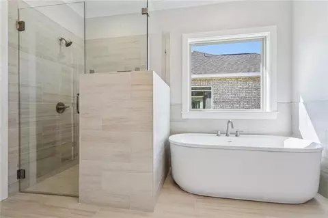 Bath - 72665 Robindale Dr, Covington, LA 70435 photo 2 of 4