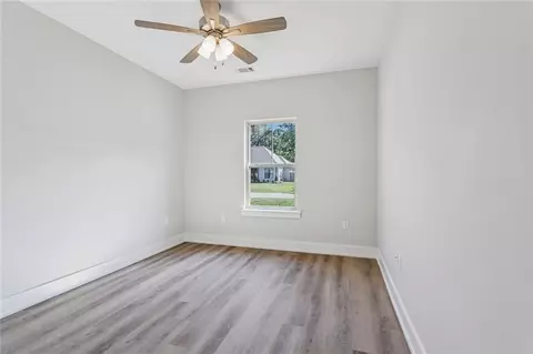 Bedroom - 72665 Robindale Dr, Covington, LA 70435 photo 3 of 4