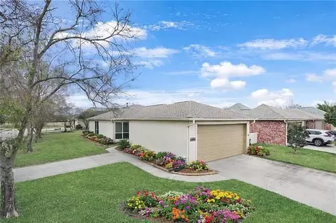 5415 Courtyard Dr, Gonzales, LA 70737