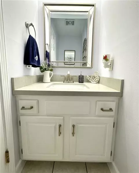 Bath - 4908 David Dr, Kenner, LA 70065 photo 1 of 6