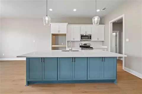 Kitchen - 72657 Robindale Dr, Covington, LA 70435 photo 3 of 4