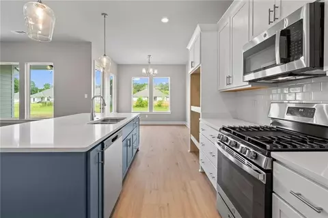 Kitchen - 72657 Robindale Dr, Covington, LA 70435 photo 2 of 4