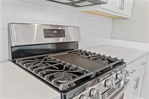 Kitchen - 72657 Robindale Dr, Covington, LA 70435 photo 4 of 4