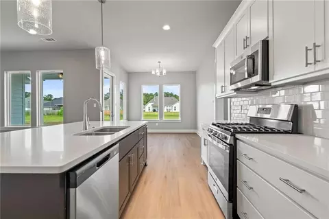 Kitchen - 72661 Robindale Dr, Covington, LA 70435 photo 2 of 4