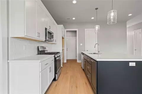 Kitchen - 72661 Robindale Dr, Covington, LA 70435 photo 4 of 4