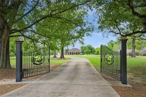 47442 River Rd, Hammond, LA 70401