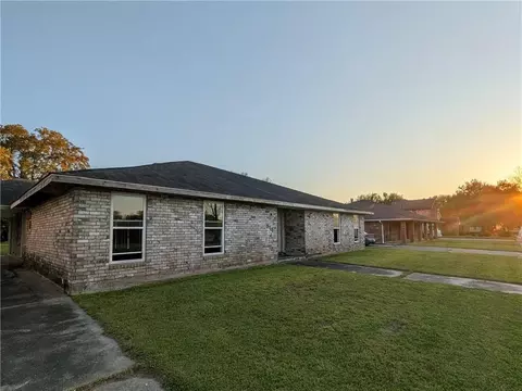 Exterior - 511 Park Blvd, Braithwaite, LA 70040 photo 3 of 5
