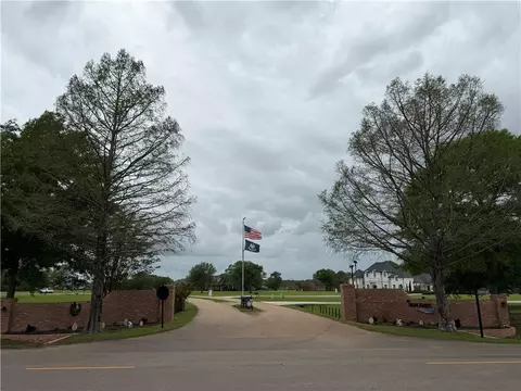 210 Highland Crest Dr, Covington, LA 70435 photo 2