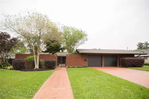 113 Meadowbrook Dr, Gretna, LA 70056