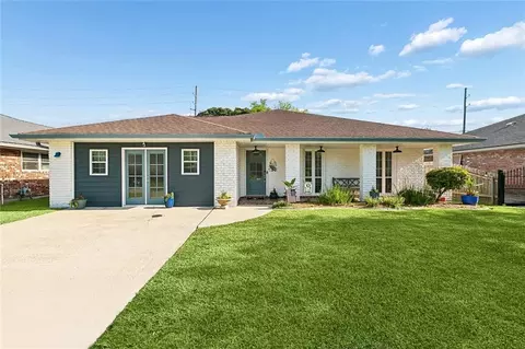 8021 Barocco Dr, Harahan, LA 70123