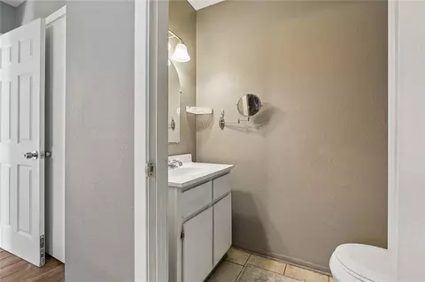 Bath - 541 Matthew St, Lafitte, LA 70067 photo 1 of 2