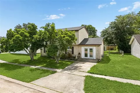 421 Holy Cross Pl, Kenner, LA 70065